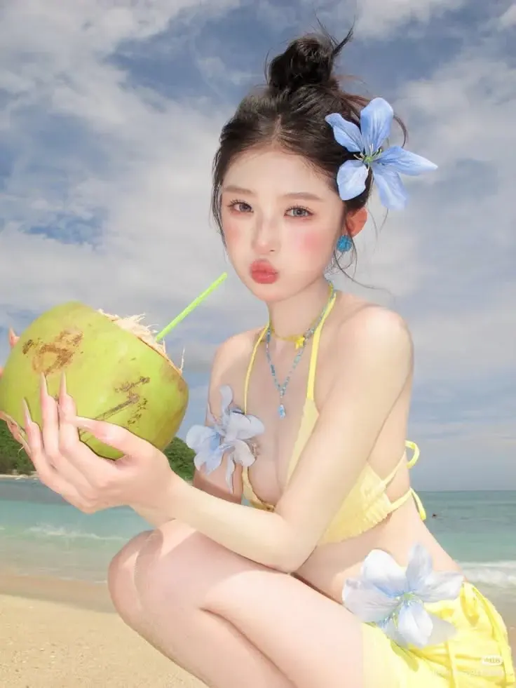 手捧椰子的海岛夏日人像风格参考图